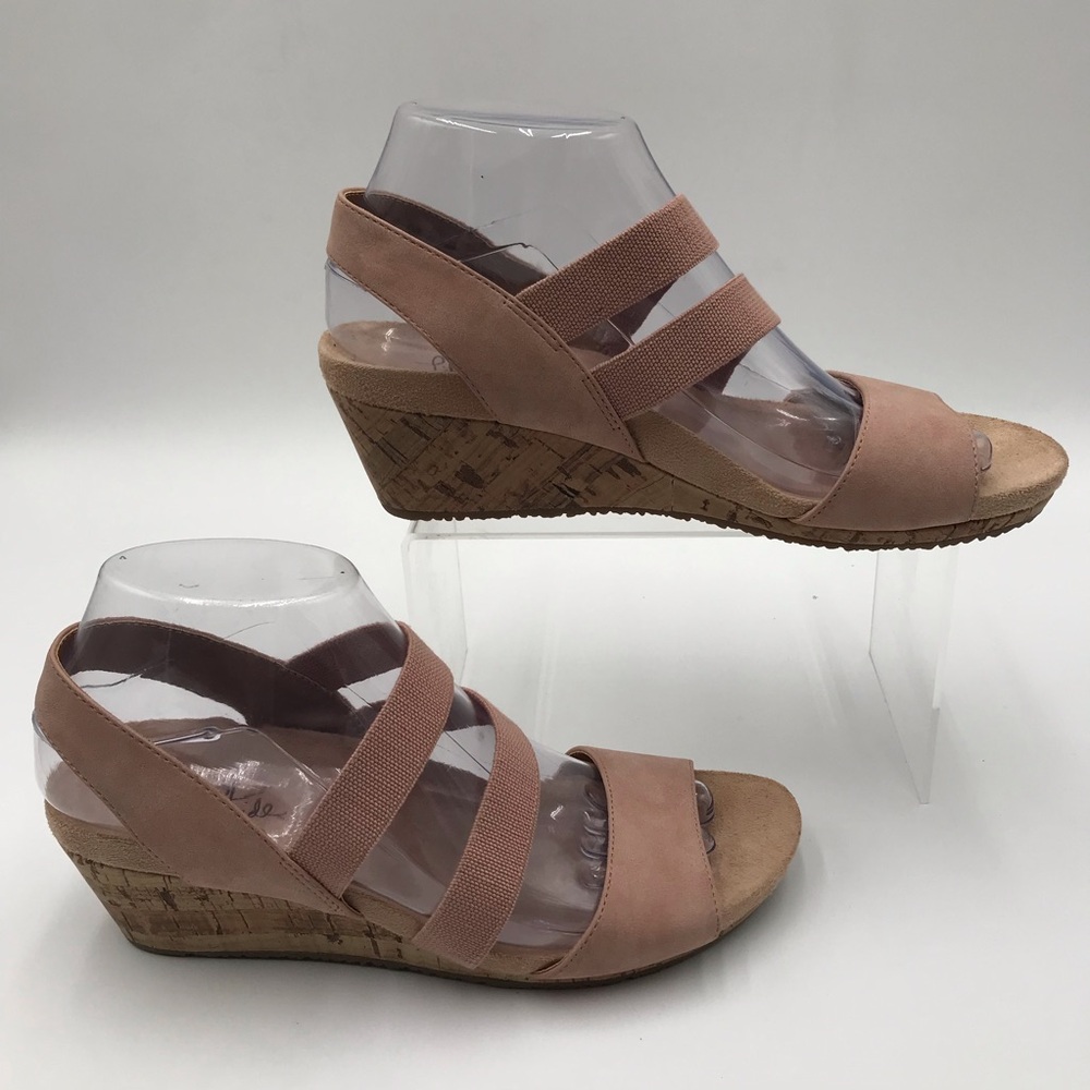 Women’s Life Stride  Blush Pink Wedge Sandals